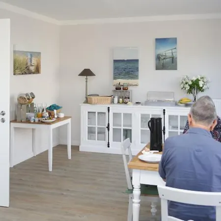 Отель & Ferienunterkuenfte Hus Seeblick *